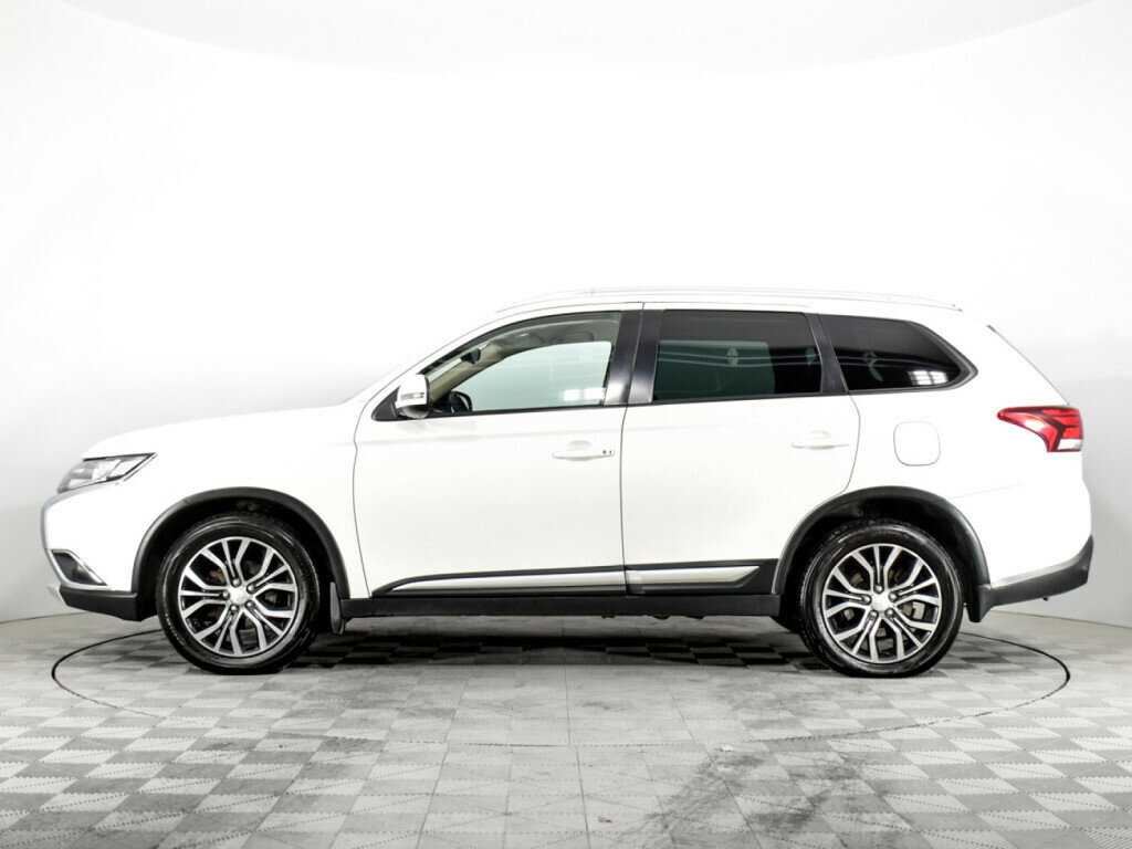 Б/У Митсубиши Оутлэндер 2017 года. Фото: #7