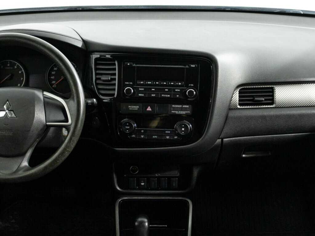 Б/У Митсубиши Оутлэндер 2018 года. Фото: #11