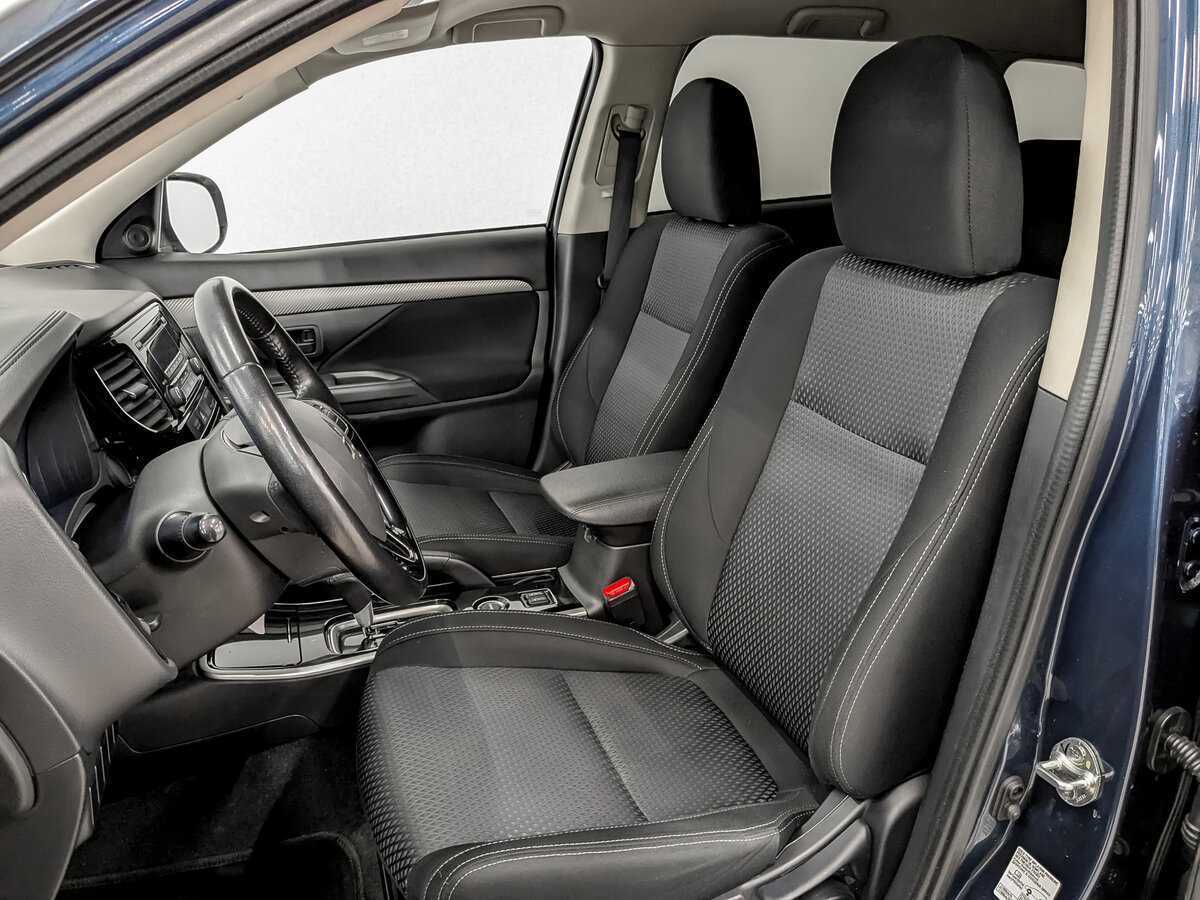 Б/У Митсубиши Оутлэндер 2017 года. Фото: #19