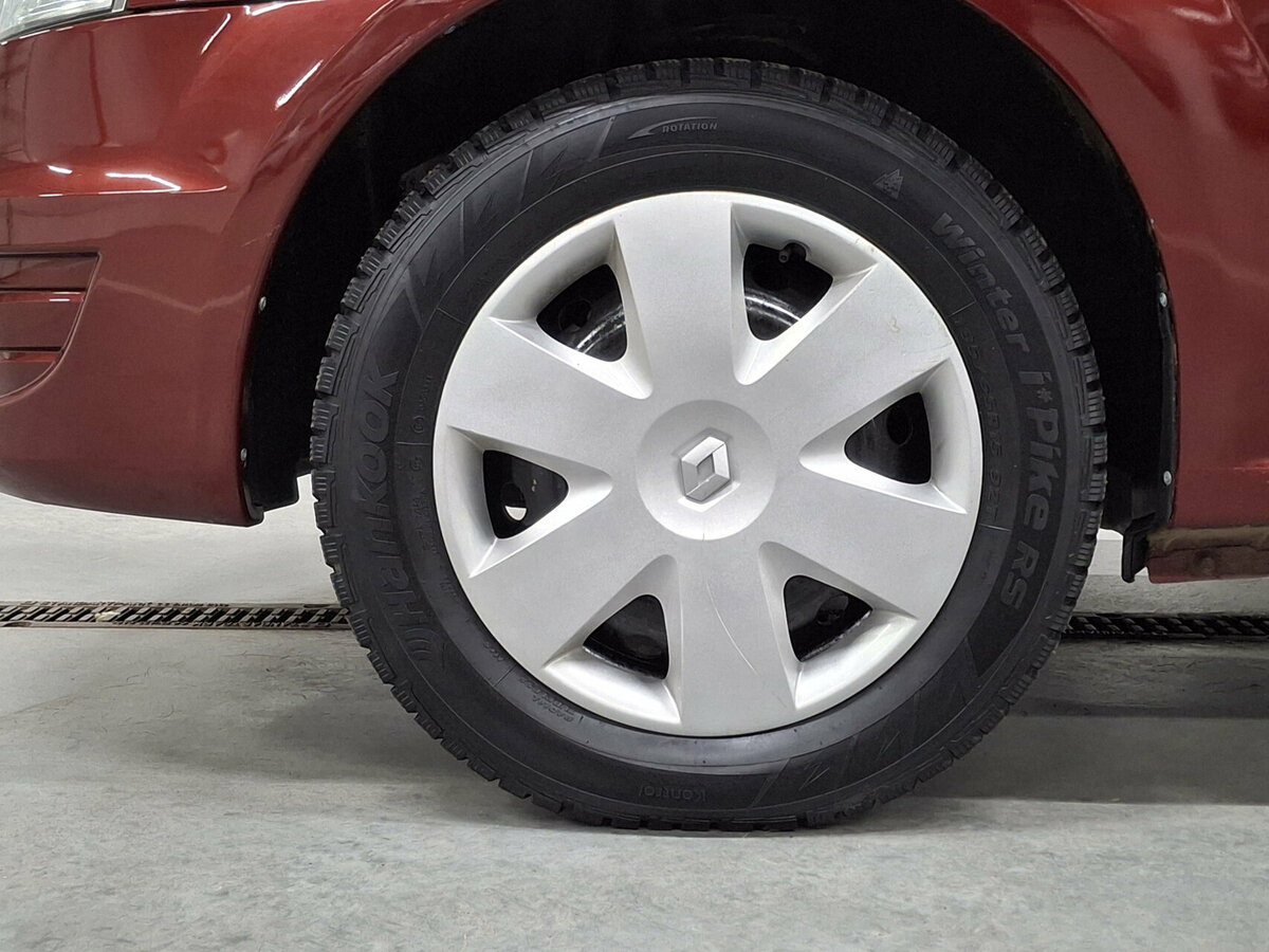 Б/У Рено Логан 2012 года. Фото: #17